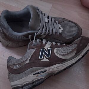 New Balance Men's Brown and Gray Sneakers